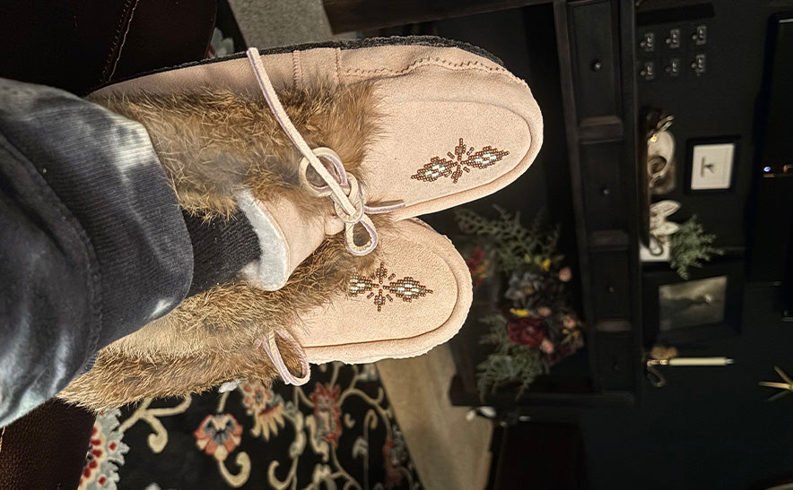 【MANITOBAH/マニトバ】ラビットファーモカシン Manitobah Mukluks, Winter Boots, Moccasins & Slippers | Walk