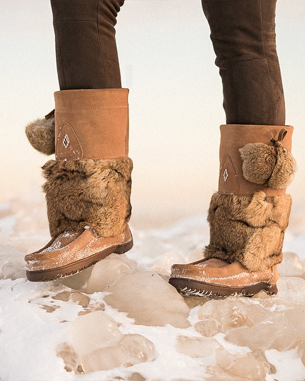 Manitobah Design: Great Grip Waterproof Snowy Owl